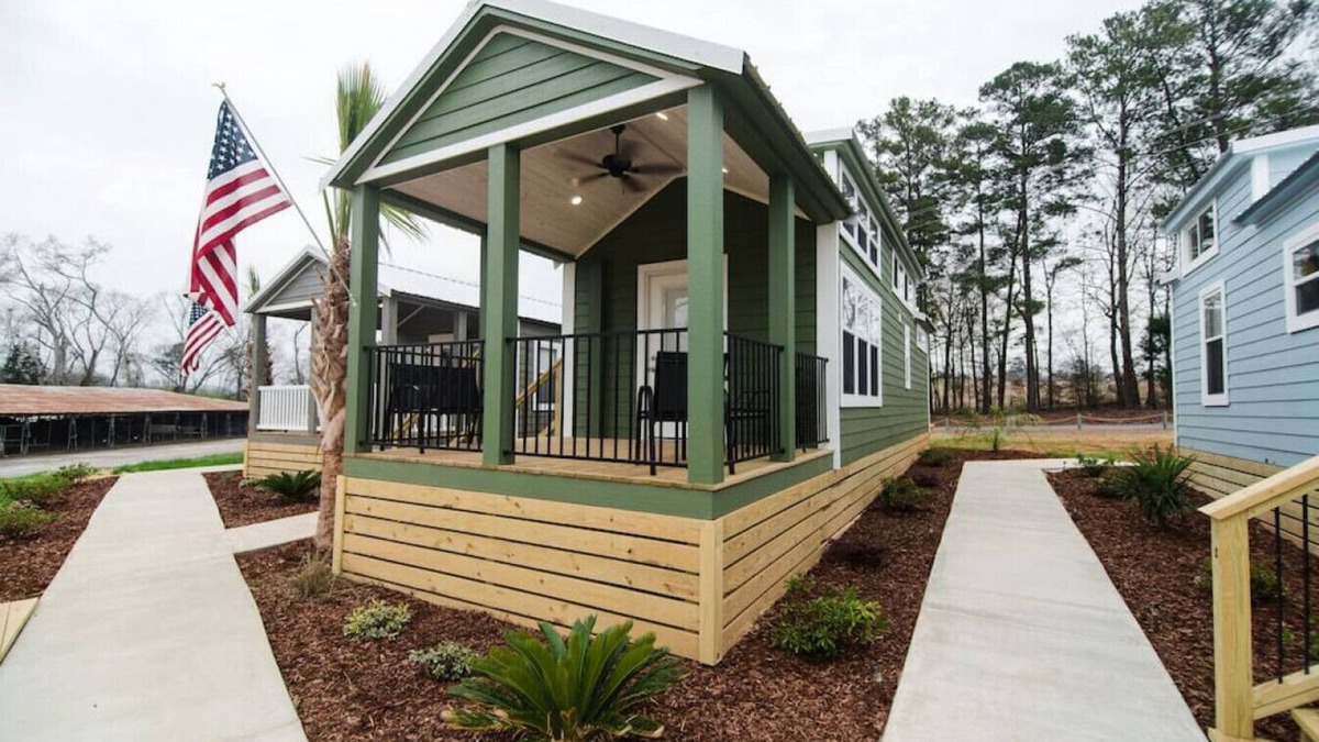 Cropwell Cabin | The Grande II · Tiny Home on Logan Martin Lake