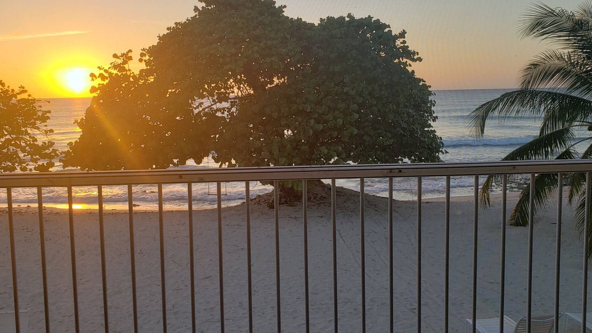 Seven Mile Beach Condo | The Grandest of Grandviews on 7 Mile Beach! 2nd floor 2 bed-2 bath beachfront!