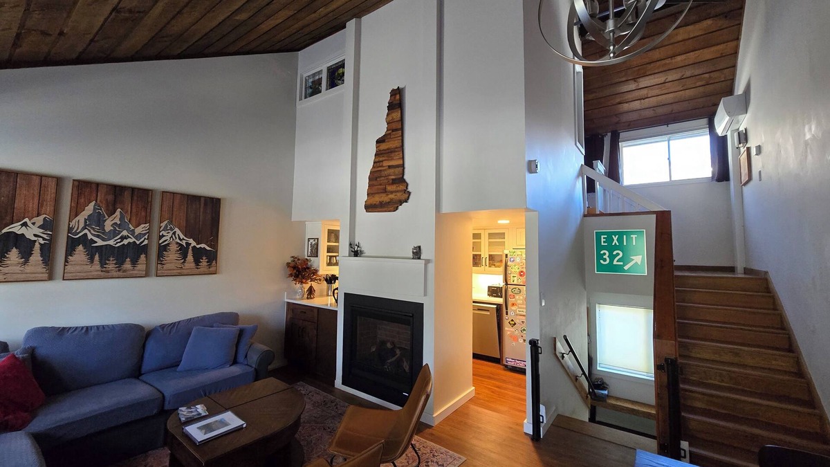 Lincoln House | The Granite Ledge: 3 bed,1.5 bath townhouse w/AC. Across from Loon MTN, Sleeps 8