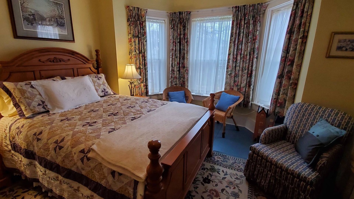 Annapolis Royal Bed & Breakfast | The Granville Room in welcoming bed and breakfast