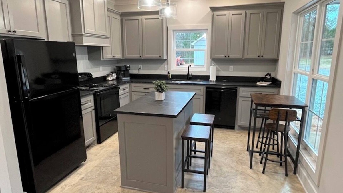 Calhoun Cottage | The Gray Cottage on Brownlee!