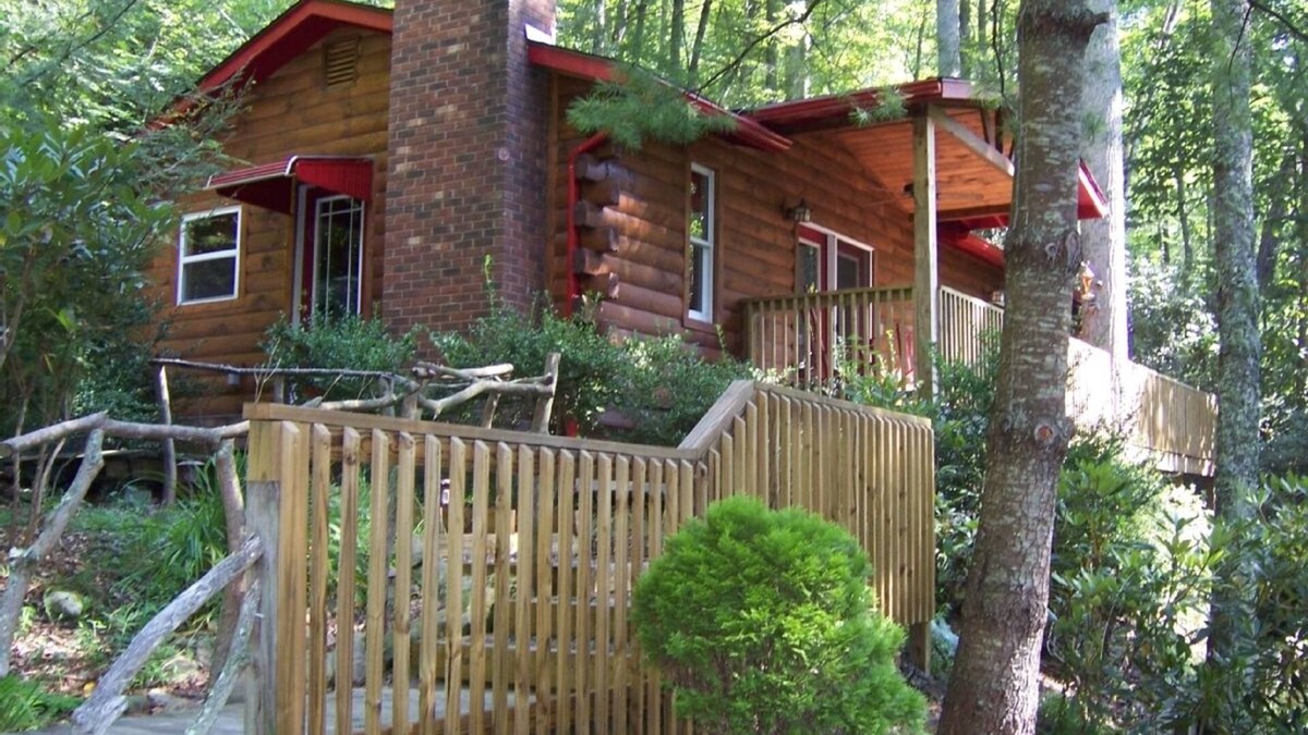 Boone Cabin | The 'Gray' Escape, Honeymoon Cabin
