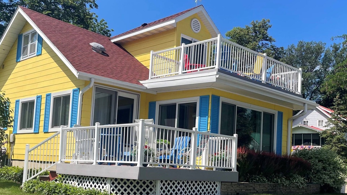 Clear Lake House | The Great Escape Sleeps 10 Comfortably (6 beds) & Awesome Lake Views!