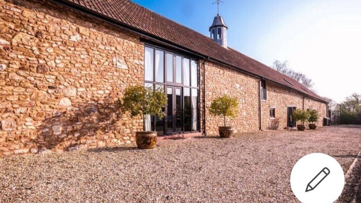 West Buckland House | The Great Long Barn Somerset Stays frm £100-£150pppn Festive from 1-3 nights £5k