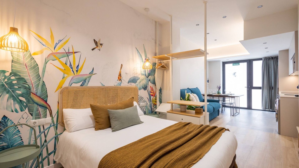 Nou Moles Apartment | The Green Apartment I by Florit Flats