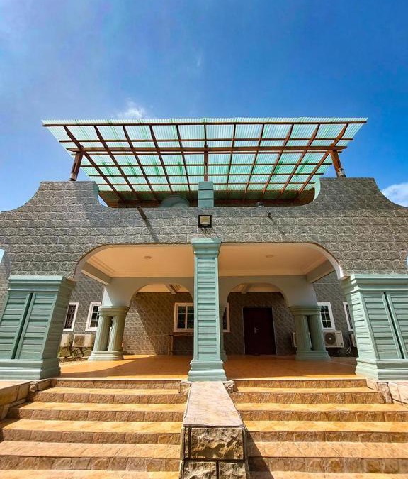 Elmina Cabin | The Green Condo