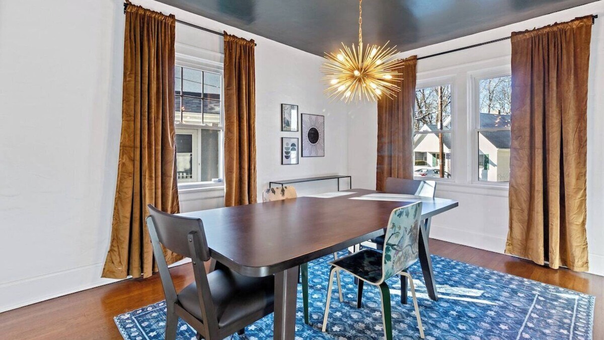 Roselawn Finance House | The Green Escape in Oakley 2 bed 1 bath