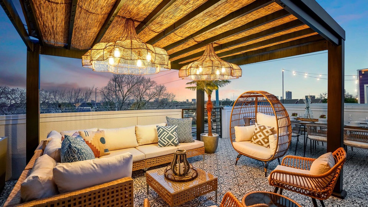 South Central Houston House | The Green Haus: Luxxe Cabana Rooftop Retreat