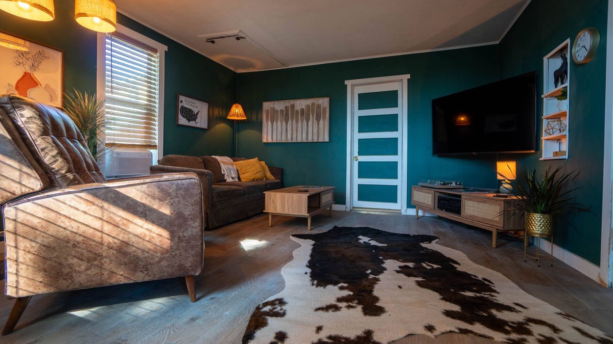 Fort Klamath House | The Green House - Minutes from the Entrance to Crater Lake National Park
