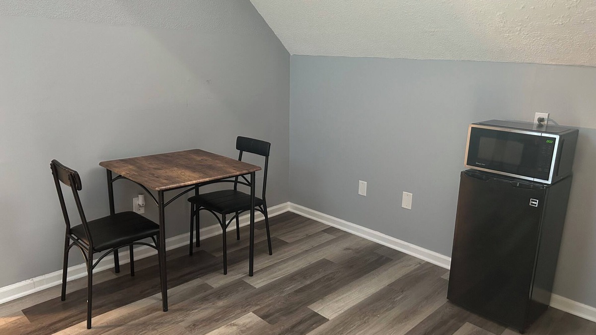West New Haven Apartment | The Green Lily Suite