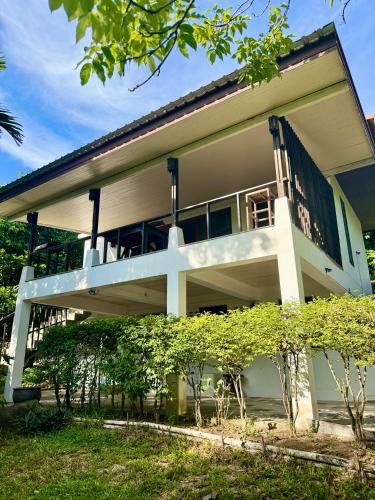 Haad Pleayleam House | The Green Palm
