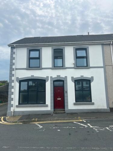 Llanelli Bed & Breakfast | The Greenfield Inn Guest House