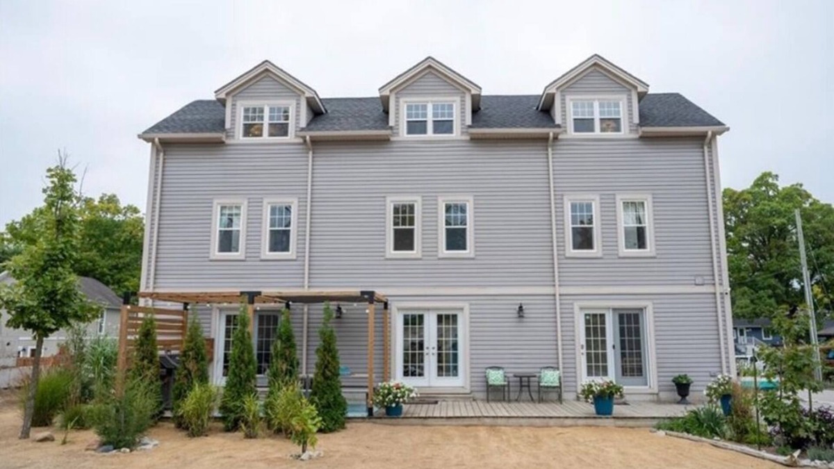 Grand Bend Cottage | The Grey Beach House! In the heart of Grand Bend