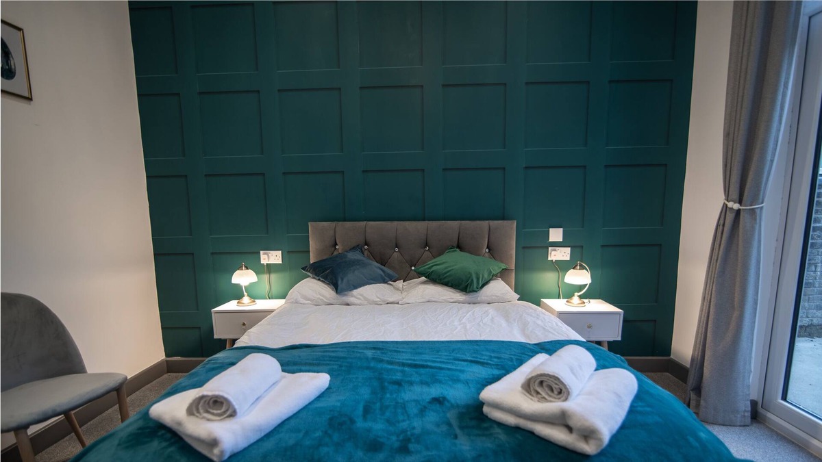 Dover House | THE GREY ELEGANCE, character holiday cottage, with hot tub in Dover
