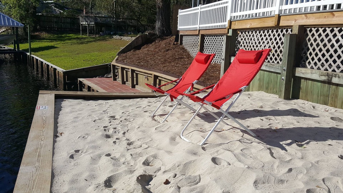Brices Creek House | The Grey Goose (Waterfront) Historic New Bern - Private Beach - BRING YOUR BOAT!
