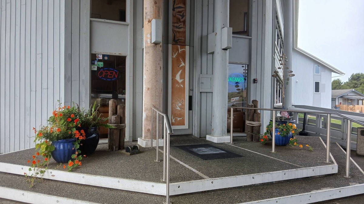 Ocean Shores Apartment | The Grey Gull