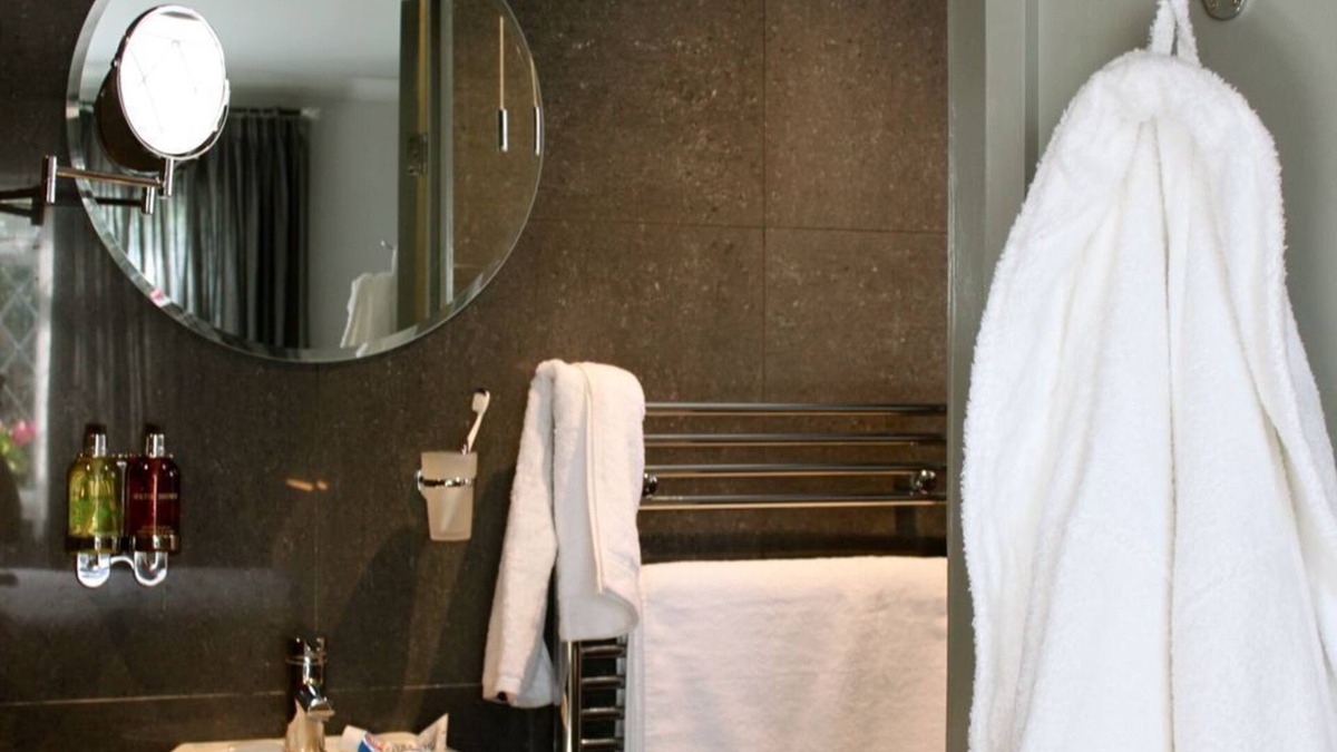 Bury St Edmunds Apartment | The Grey Room - Luxurious, Private