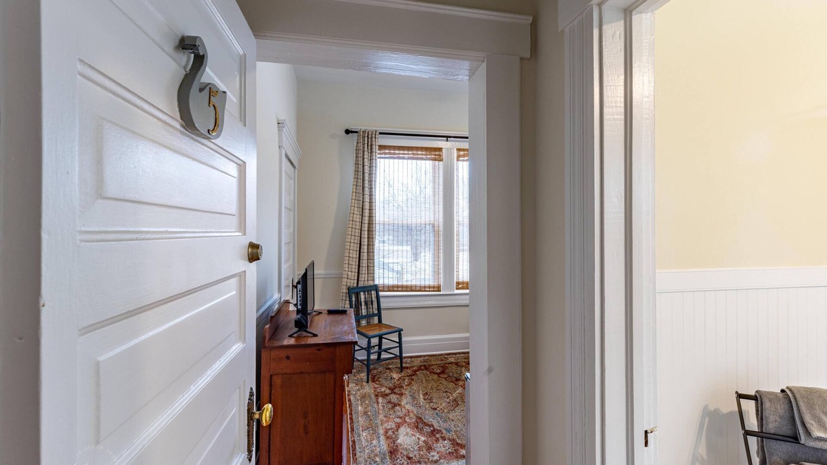 Blackstone Bed & Breakfast | The Grey Swan Inn