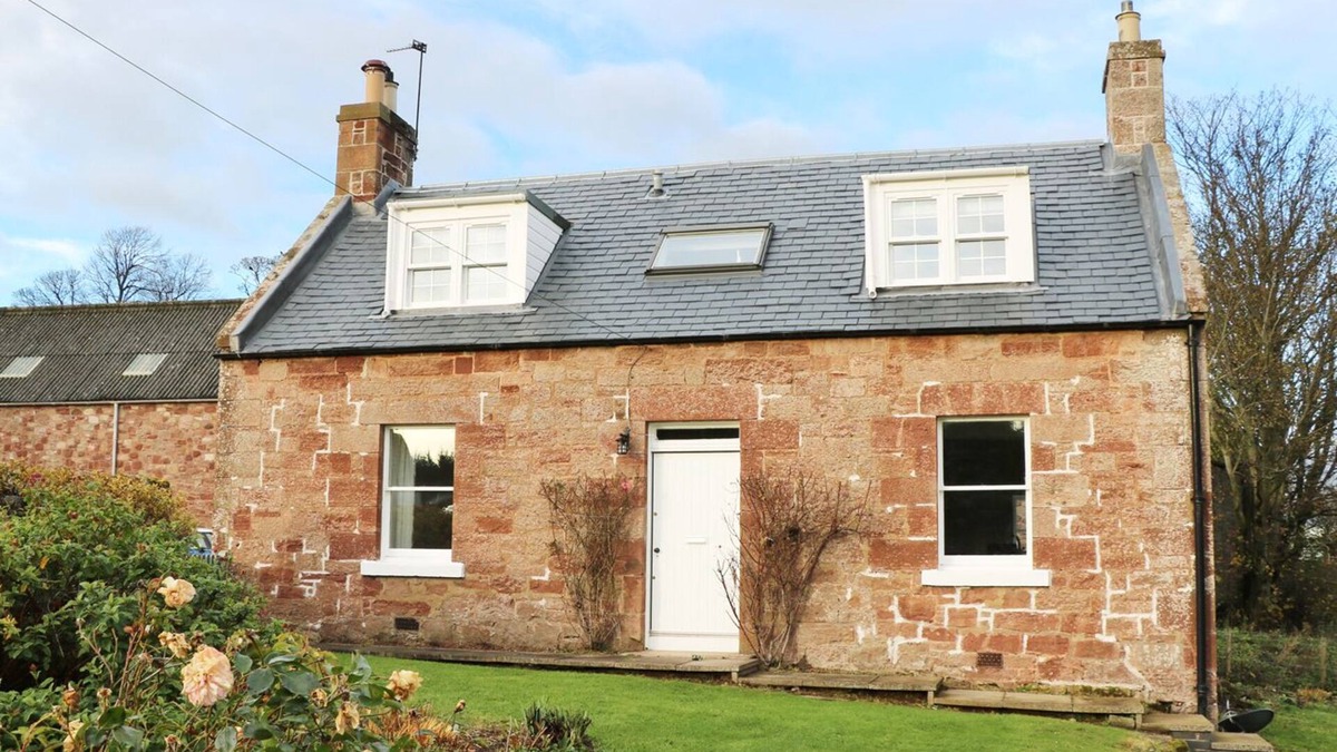 Haddington Cottage | THE GRIEVES COTTAGE, family friendly, with open fire in Gifford