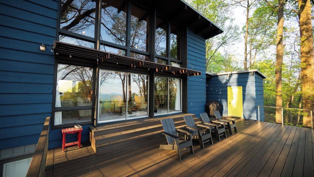 Dan River House | The Groovy Groundhog located within minutes to the Blue Ridge Parkway