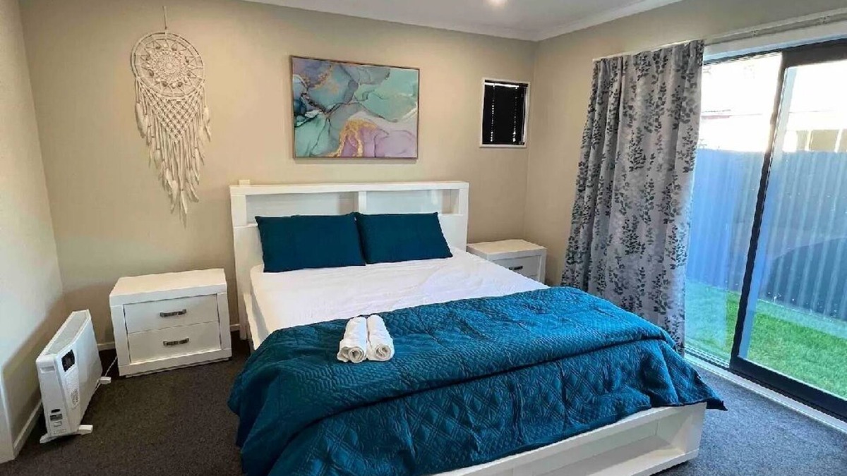 Lower Hutt House | The Grove - Charming Private Guest Suite