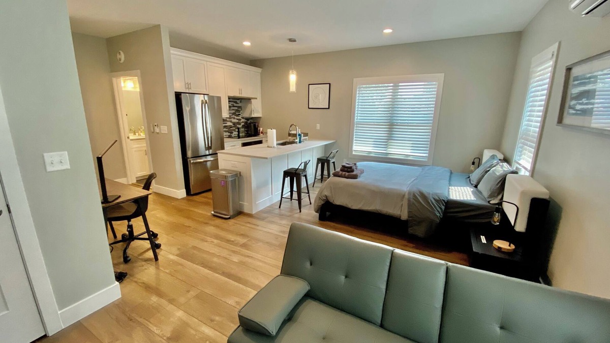 St. Louis Apartment | The Grove Studio A,Manchester Ave:Near Forest Park