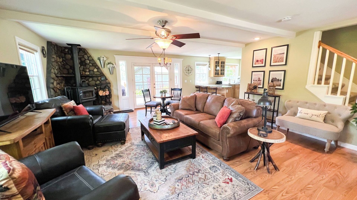 Burney Cottage | The Guest Cottage at Rocky Ranch - 6 miles from Burney Falls