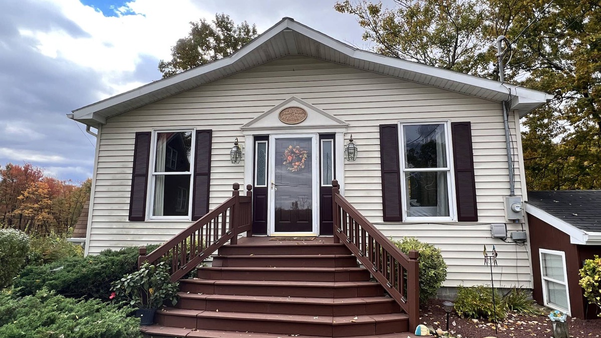 Bowers Cottage | The Guest Cottage at Dryville