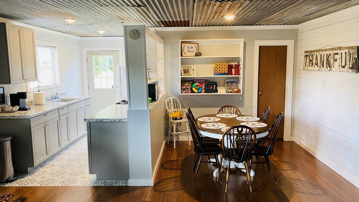 Breckenridge House | The guest house at Lily Pad Lane