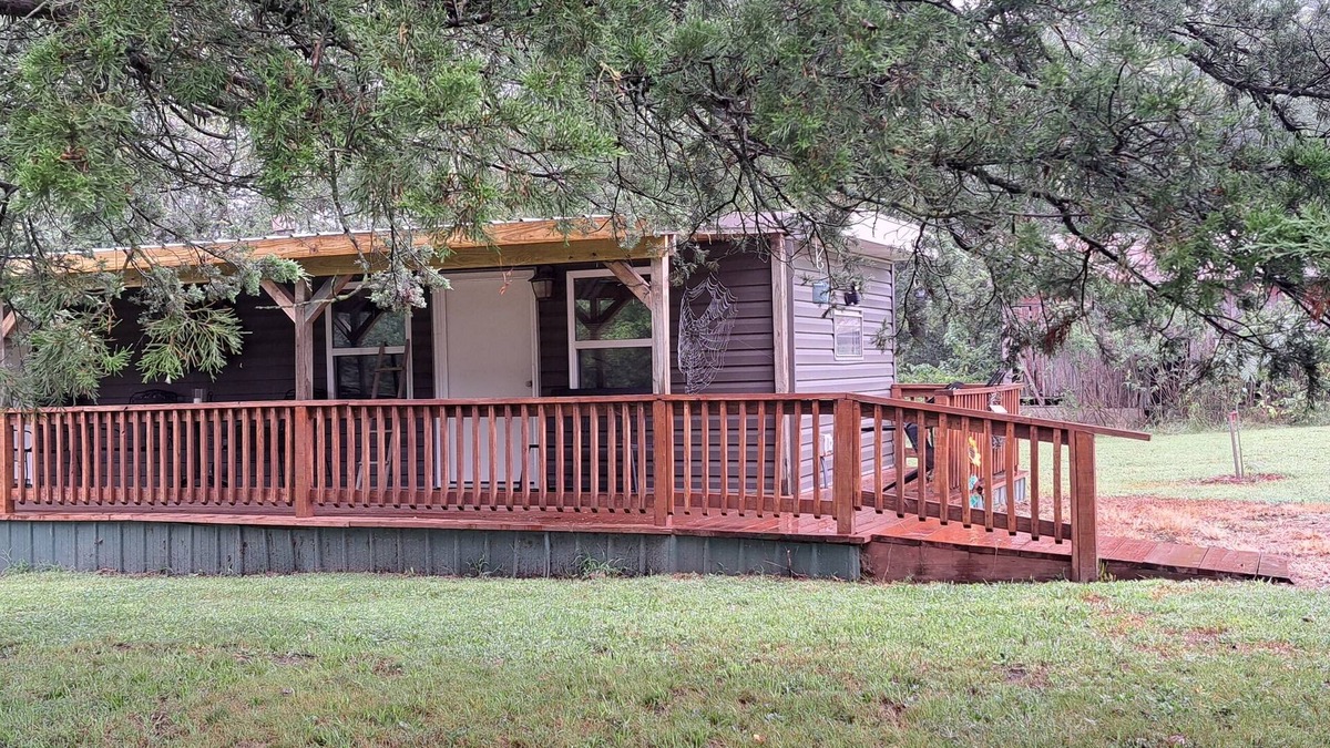 Jerome House | The Guest House, just a place in the country. n1 bd, 1 bath, +daybed, big deck.