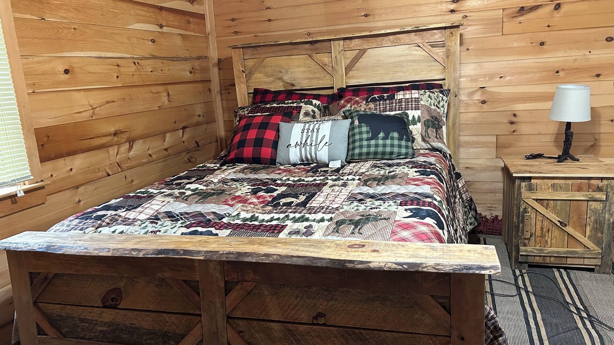 Mountain City Cabin | The Guesthouse- A cabin at Doe Mountain
