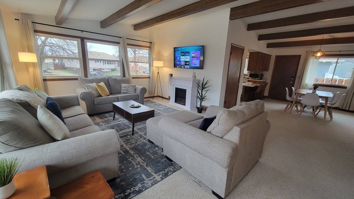 Rochester Apartment | The Gwen/Charming 2-bedroom upstairs apartment in quiet duplex