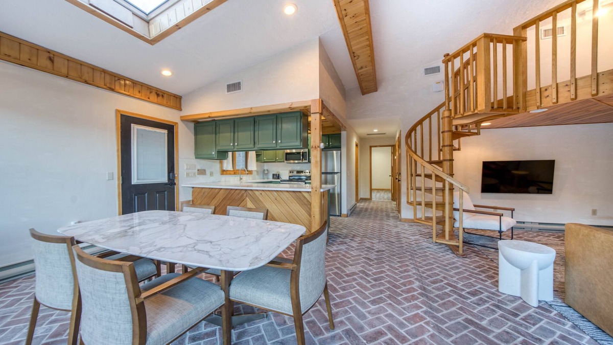 Windham Condo | The Haüs Windham - Luxury 2 Bedroom Suite w Loft