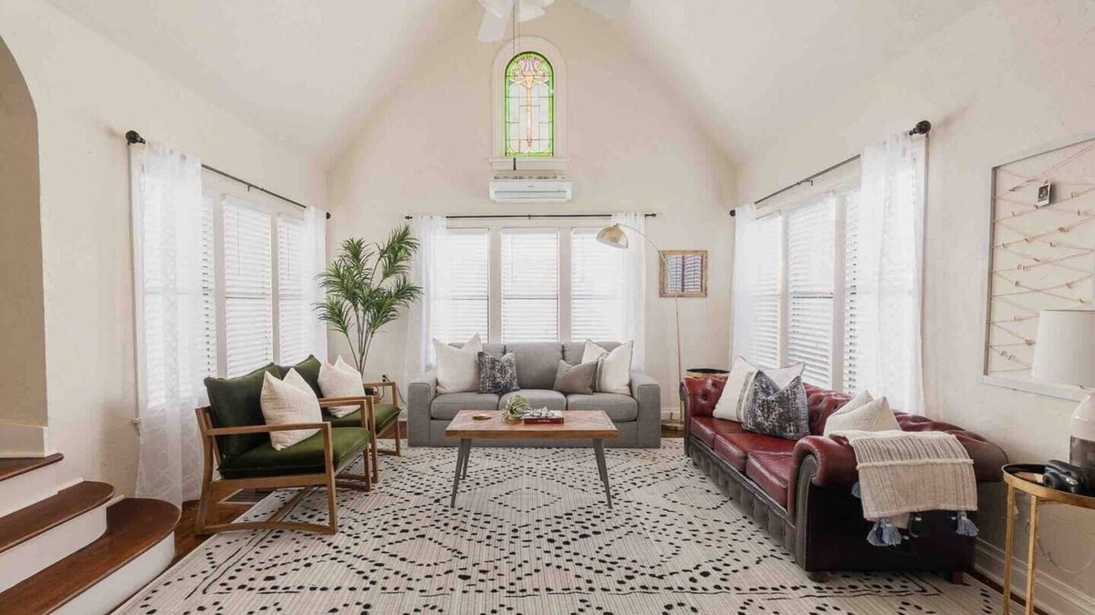 Crestwood House | The Halcyon- a Cozy 2BR Tudor in Crestwood-Sleeps 6!