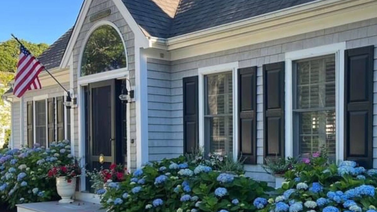 Osterville House | "The Half Shell" Cottage in Osterville Village