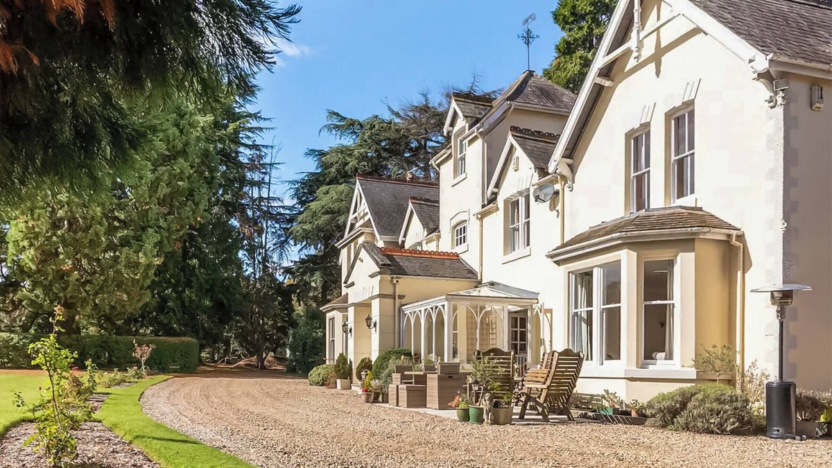 Aubourn Cottage | The Hall promises an experience that is unforgettable.