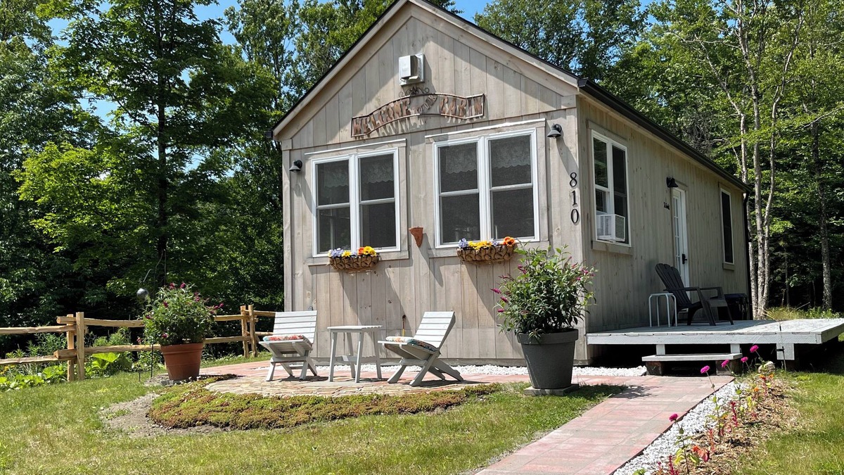 Charleston Cabin | The Hamblett at Hinton Hill