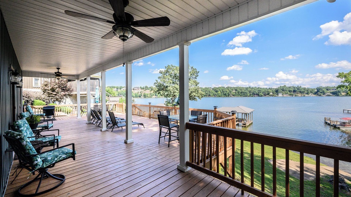 Hickory House | The Hangout @ Lake Hickory