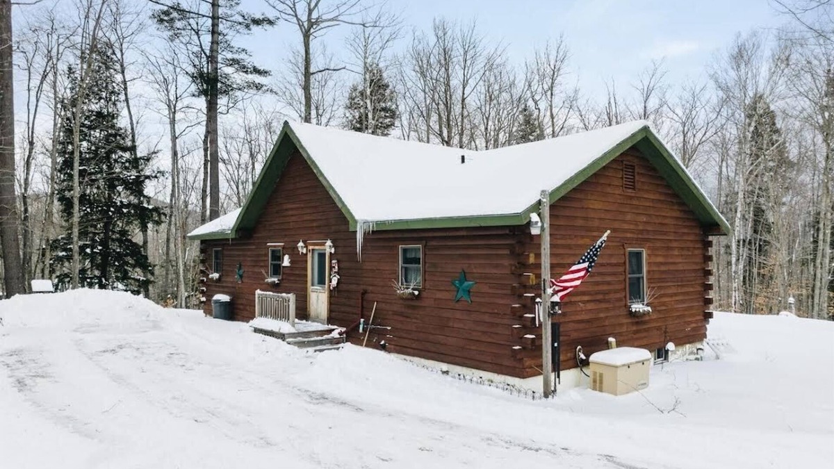 Warren Cabin | The Hansberry Cabin - Forest Setting - Hiking & ATV Trails - Lake - Pond - River
