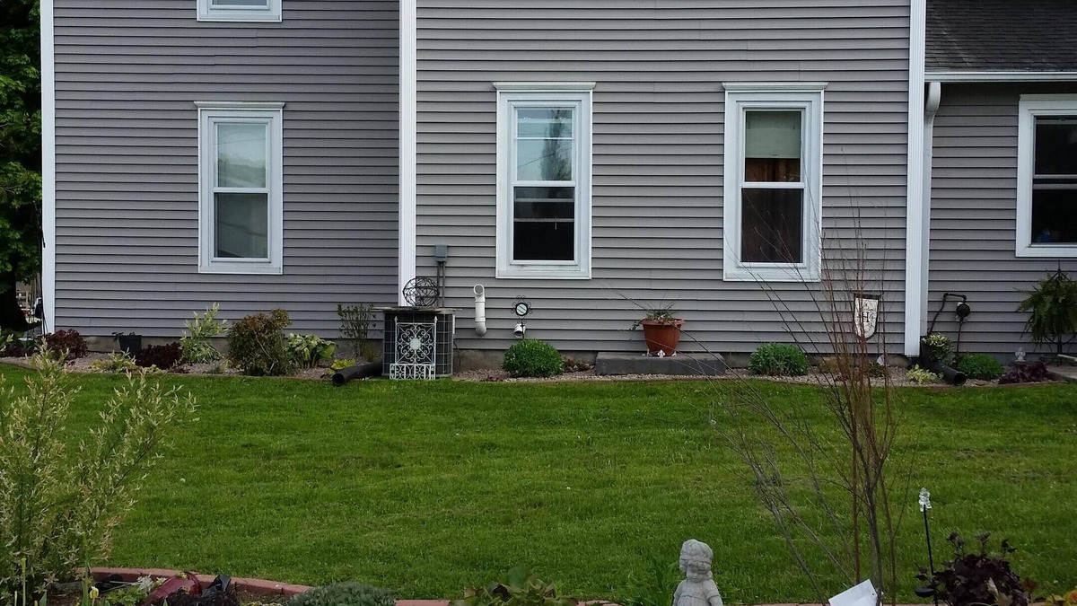 Ontario Apartment | The Hansen House Is Large Open Suite That Sleeps 12. Near Kickapoo River.