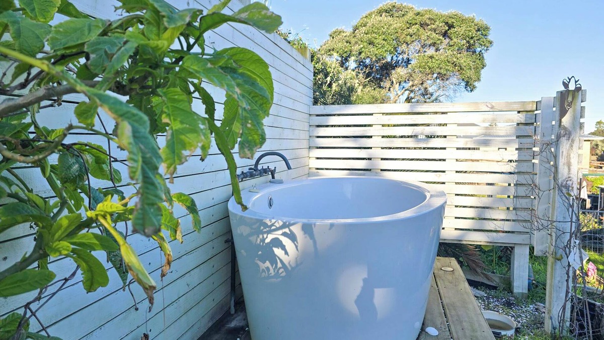 Pukehina House | The Happy Anchor Holiday Home