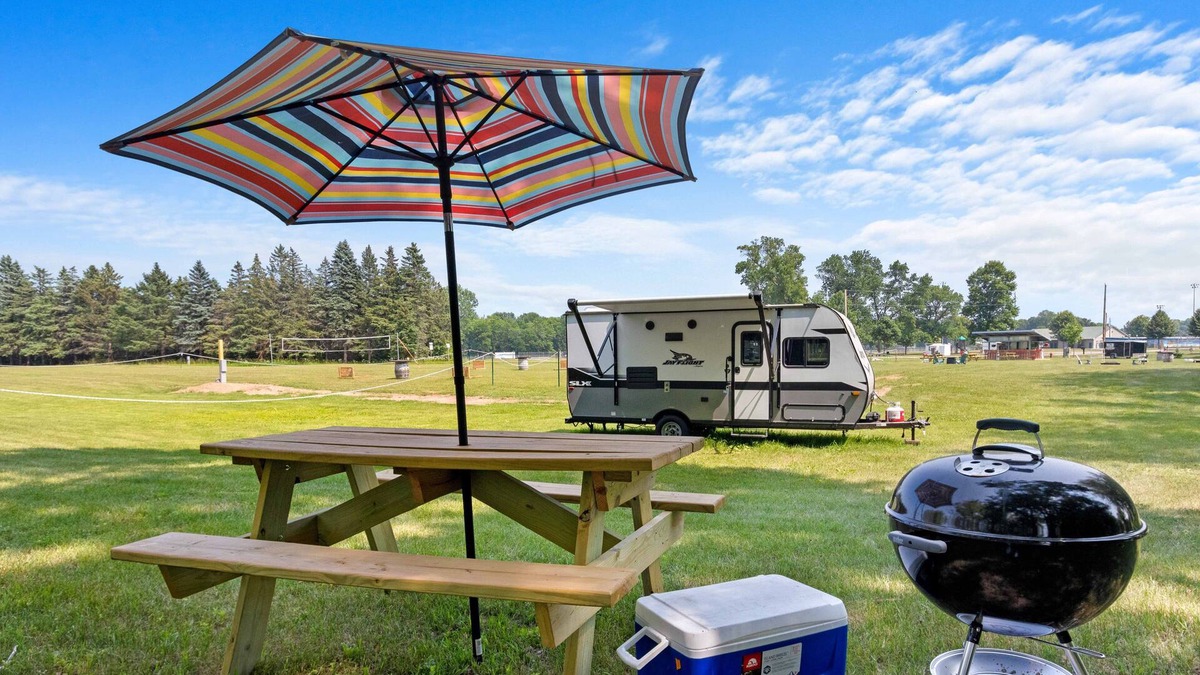 Oconto House | The Happy Camper | Private | Riverfront