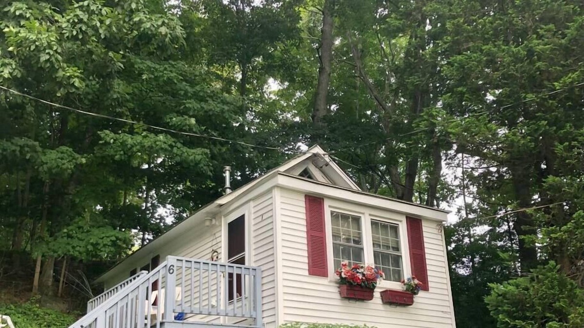 East Lyme House | The Happy Fisherman(Cottage 6)
