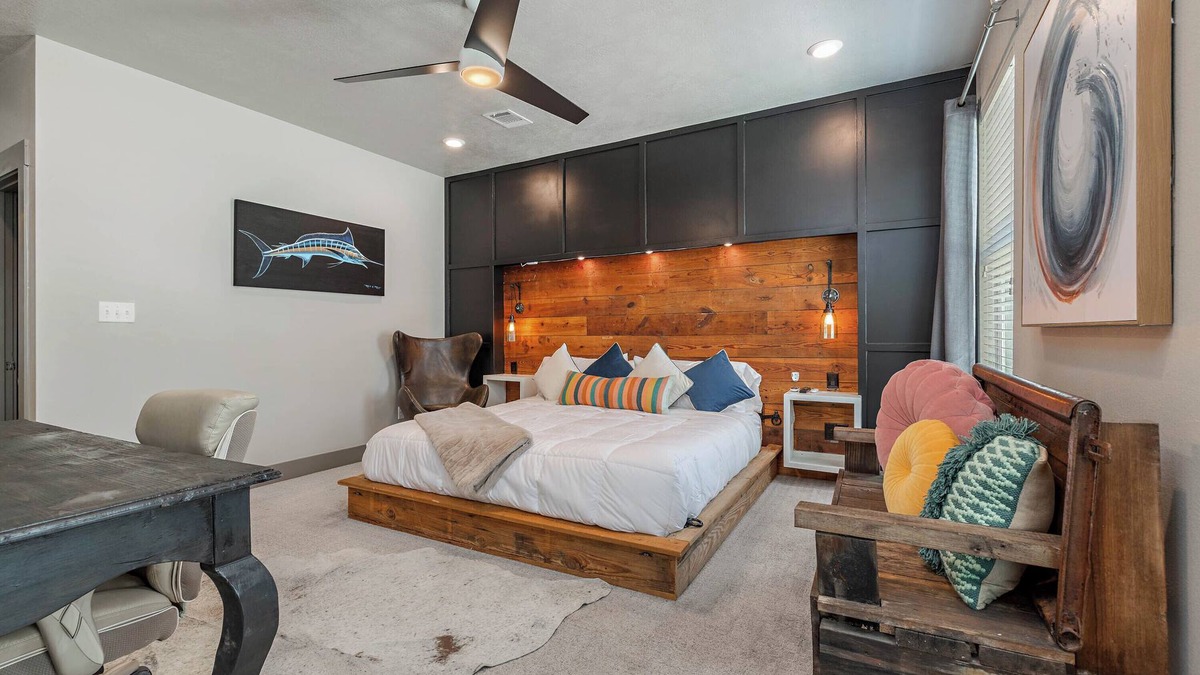 Wellborn Condo | The Happy Hideaway Condo is just 6.5 miles from Kyle Field/Texas A&M!