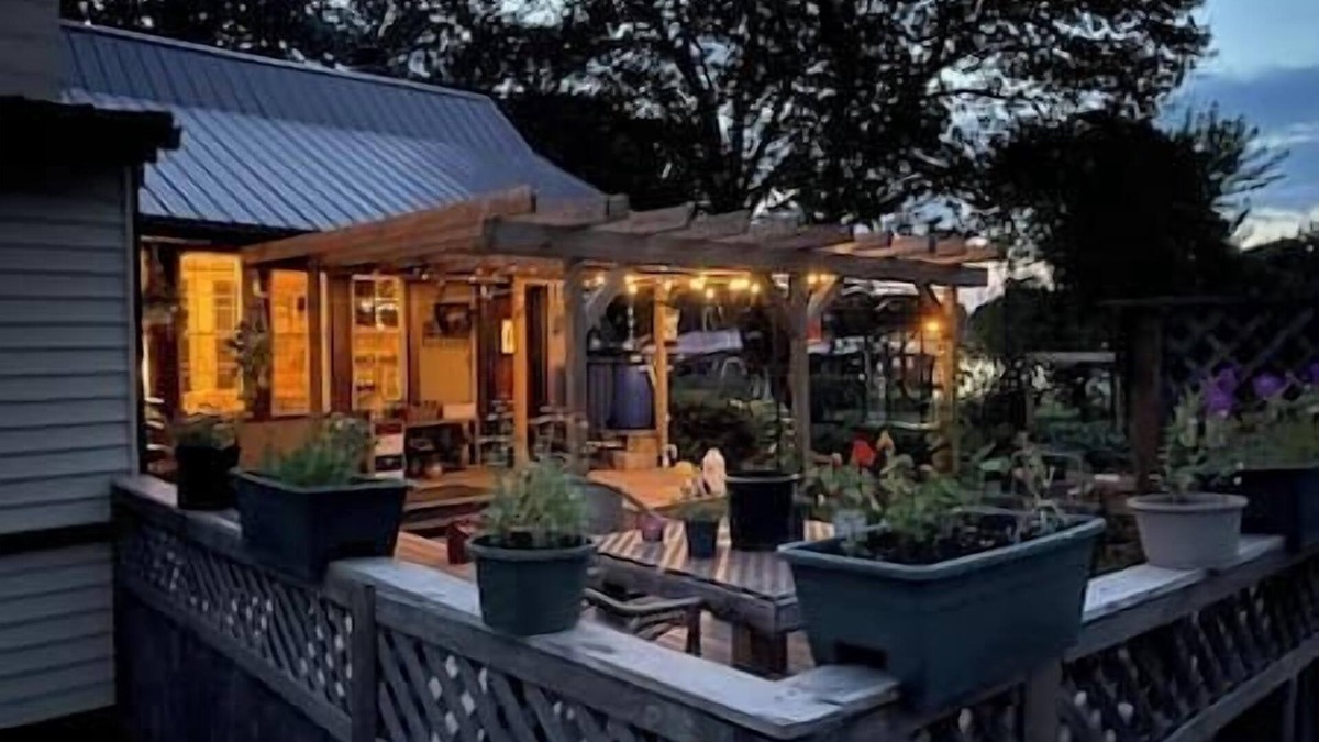 Burlington House | The Happy, Hippie Homestead 3BRM Sleeps up to 10