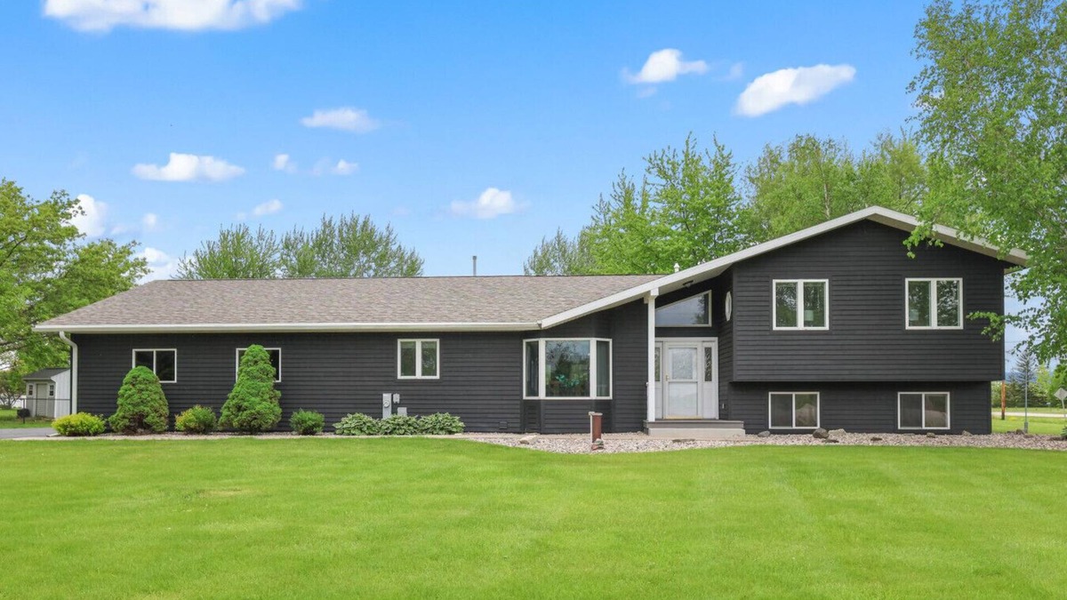 Black Wolf House | The Harbor Hideaway.