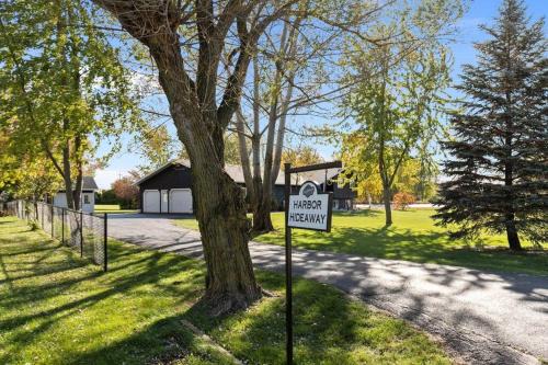 Black Wolf House | The Harbor Hideaway