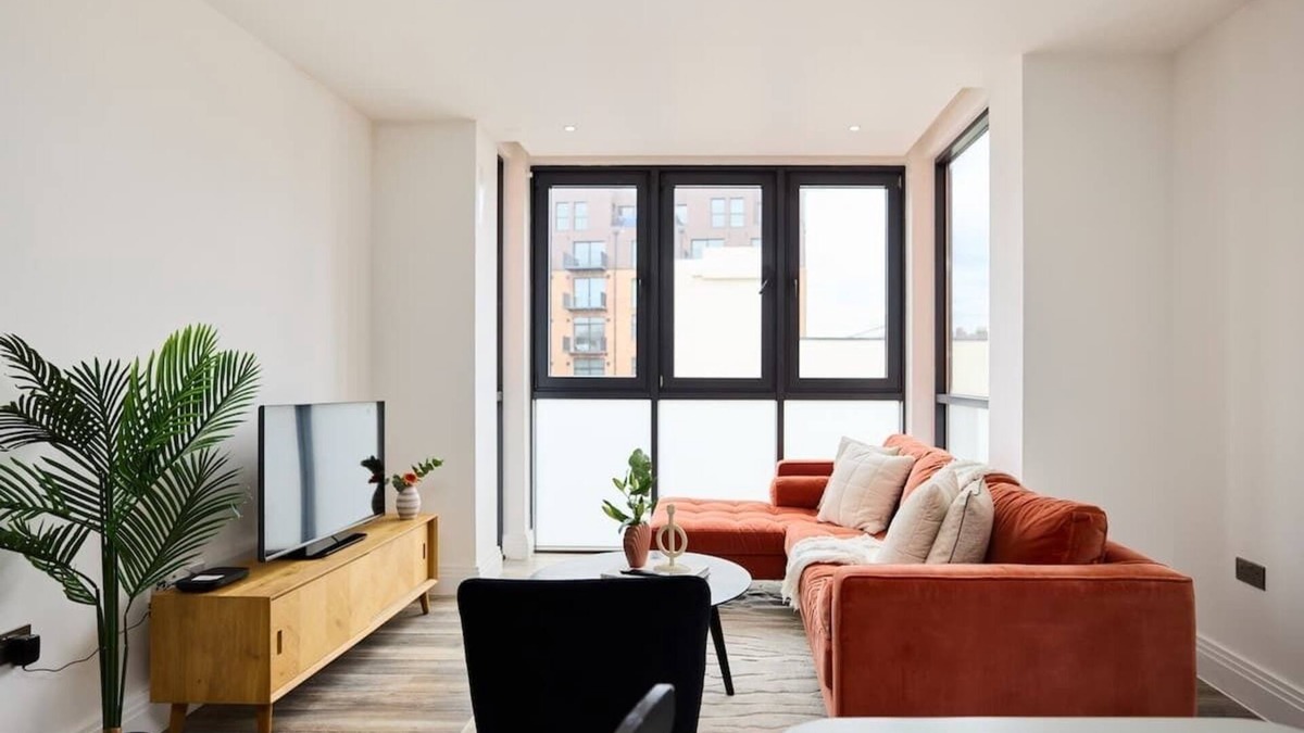 Harlesden Apartment | The Harlesden Breakout - Glamorous 2 BDR Flat