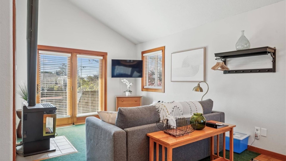 Downtown Cannon Beach House | The Harrison Inn * Blue Sky Suite - New Listing! Beachcomber Vacation Homes