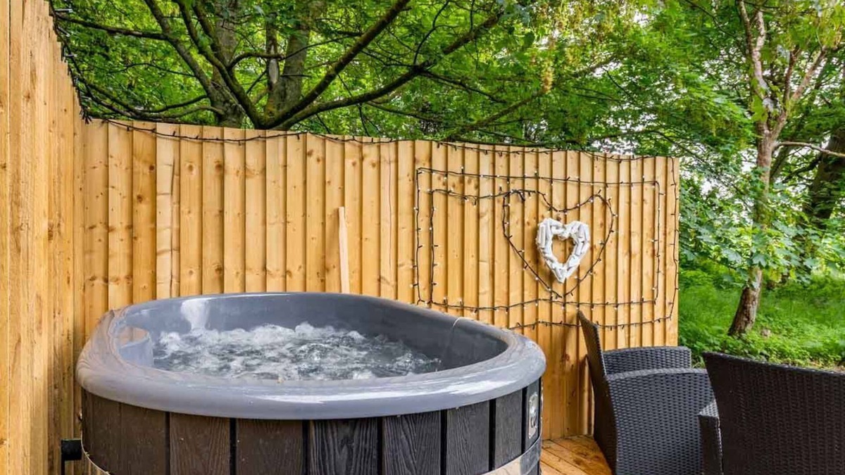 Thetford Cabin | The Hartley Hut - Norfolk Holiday Properties